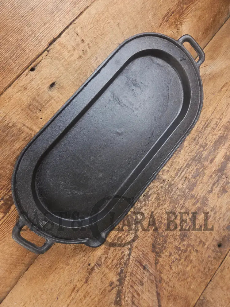 1800βs #7 Antique Gate-marked Long Griddle/Fish Fryer Raised 7 and P Griddle