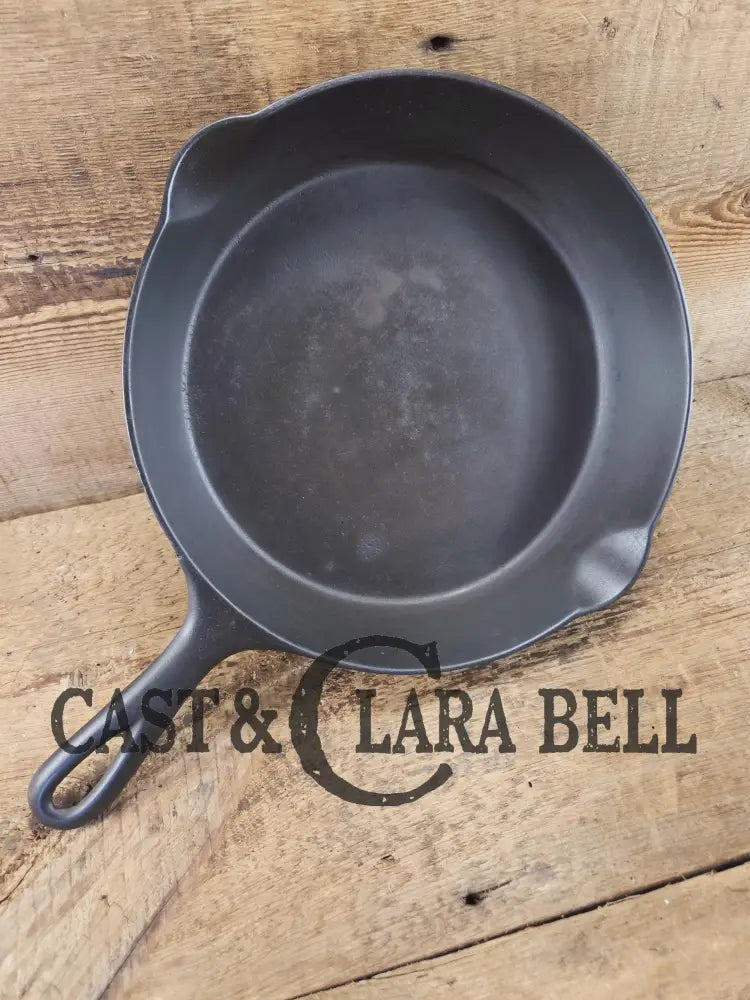 1891-1905! HTF Wagner #8 Arc Small logo cast iron skillet with A makers mark. Earliest Wagner pattern made! Skillet