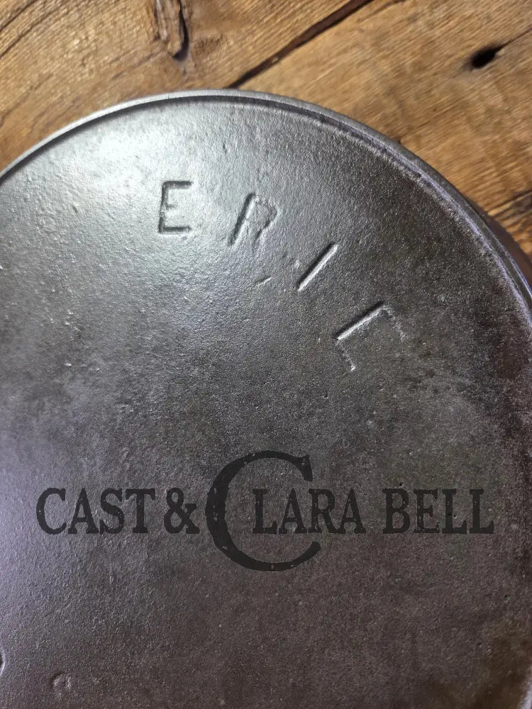 1895-1910 2nd Series ERIE #9 cast iron skillet with ’C’ makers mark. A collector favorite! Don’t miss this one. Skillet
