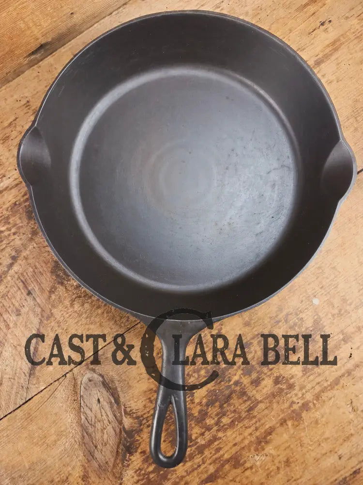 1905-07 Erie (Griswold) #8 Cast Skillet 704 L. 5th Series Model a wonderful example of Erie craftsmanship. GREAT daily