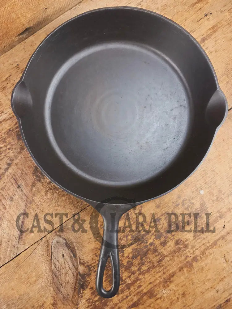 1905-07 Erie (Griswold) #8 Cast Skillet 704 L. 5th Series Model a wonderful example of Erie craftsmanship. GREAT daily