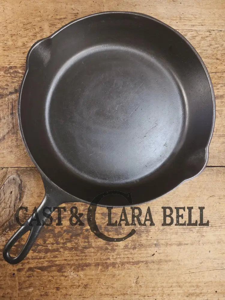1905-07 Erie (Griswold) #8 Cast Skillet 704J. 5th Series Model a wonderful example of Erie craftsmanship. GREAT daily