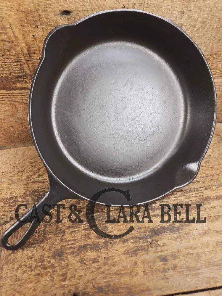 1905-07 Erie (Griswold) #8 Cast Skillet 704J. 5th Series Model a wonderful example of Erie craftsmanship. GREAT daily