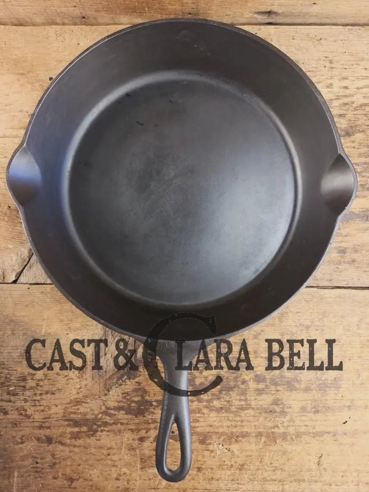 1905-07 Erie (Griswold) #9 Cast Skillet 710. 5th Series Model a wonderful example of Erie craftsmanship. GREAT daily