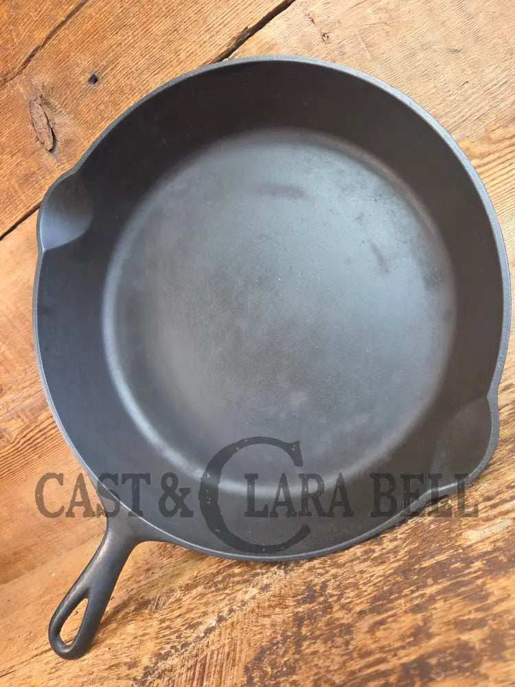 1905-07 Erie (Griswold) #9 Cast Skillet 710. 5th Series Model a wonderful example of Erie craftsmanship. GREAT daily