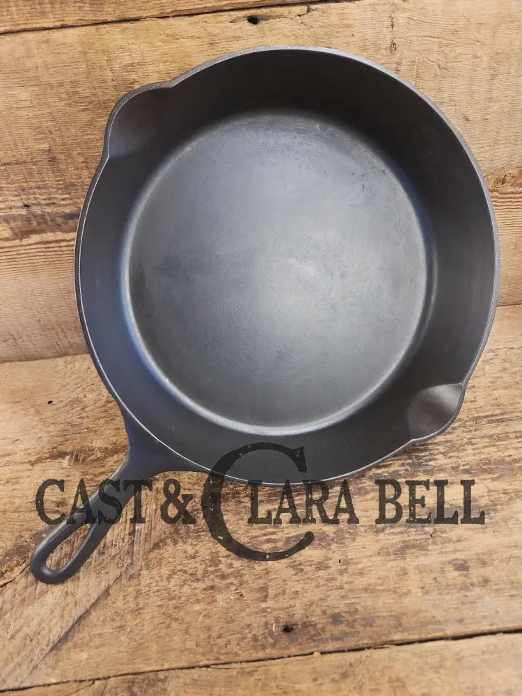 1905-07 Erie (Griswold) #9 Cast Skillet 710. 5th Series Model a wonderful example of Erie craftsmanship. GREAT daily