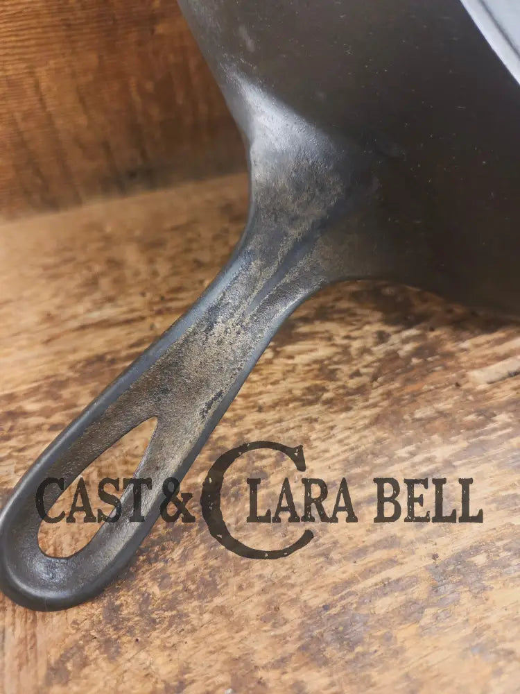 1905-07 Erie (Griswold) #9 Cast Skillet 710. 5th Series Model a wonderful example of Erie craftsmanship. GREAT daily
