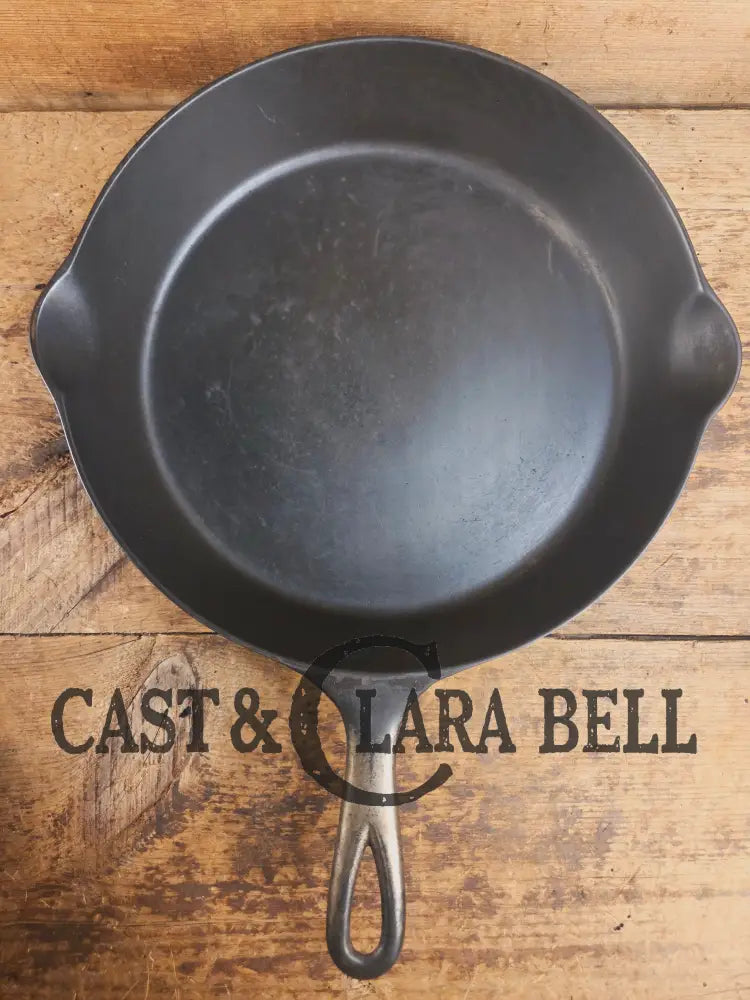 1905-07 Erie (Griswold) #9 Cast Skillet 710. 5th Series Model a wonderful example of Erie craftsmanship. GREAT daily