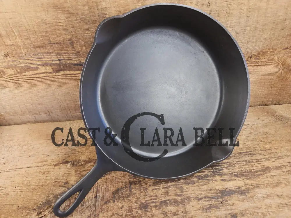 1905-07 Erie (Griswold) #9 Cast Skillet 710. 5th Series Model a wonderful example of Erie craftsmanship. GREAT daily