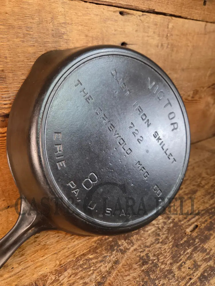 1905-1909! 5 Line Griswold Victor #8 Skillet 722. Fully Marked. One of our favorite series - Skillet