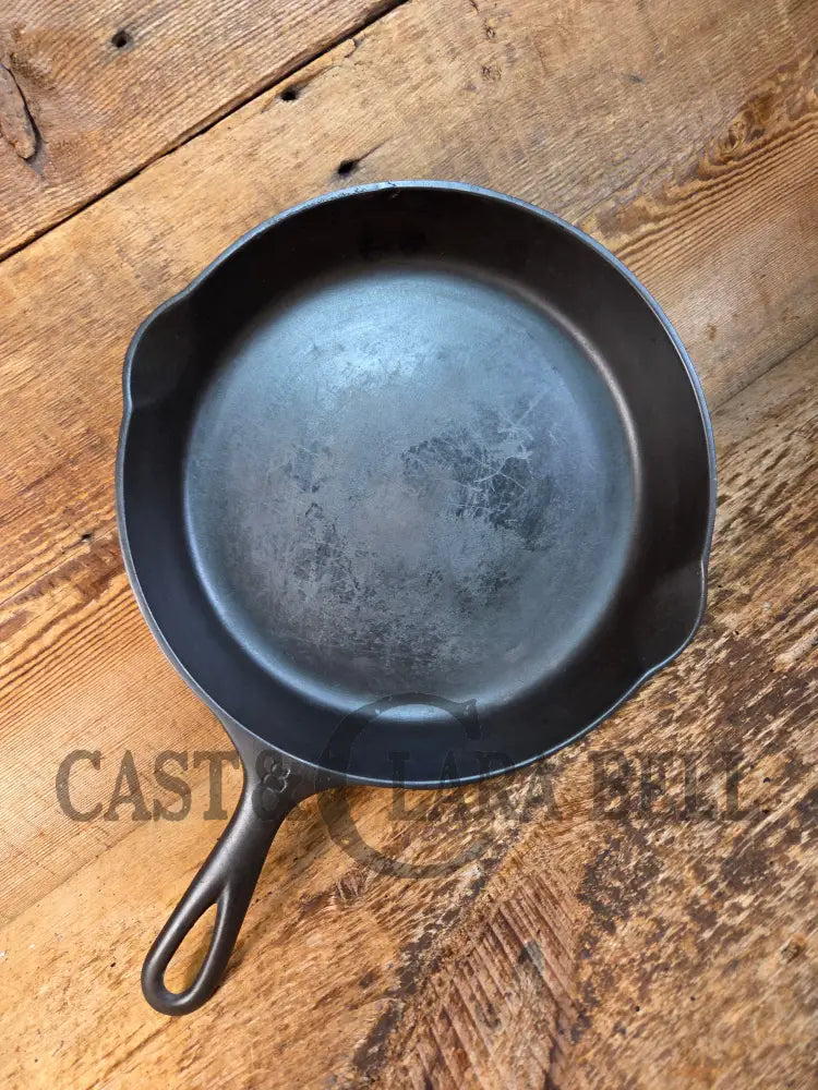1905-1909! 5 Line Griswold Victor #8 Skillet 722. Fully Marked. One of our favorite series - Skillet