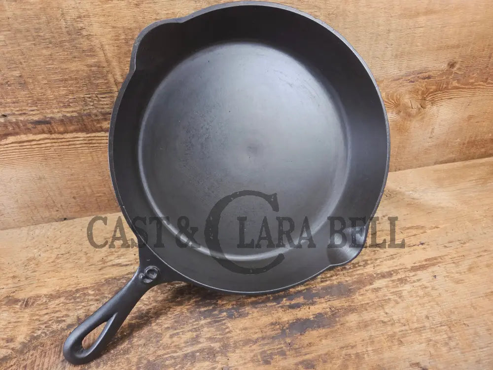 1910’s Lodge #9 Skillet with Arc Logo Heat Ring Raised ’H’. Our favorite line of daily skillets! - Skillet
