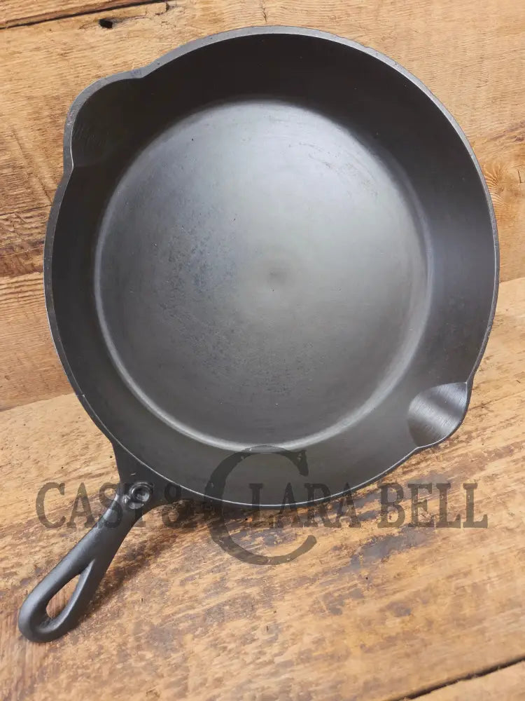 1910’s Lodge #9 Skillet with Arc Logo Heat Ring Raised ’H’. Our favorite line of daily skillets! - Skillet