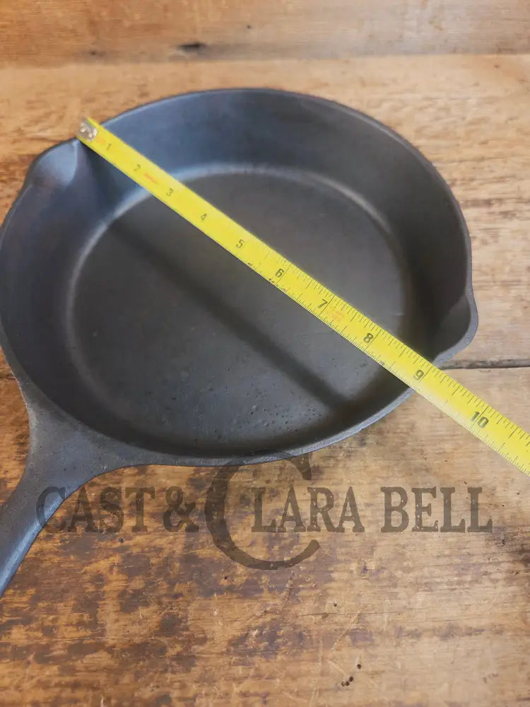 1910βs very early Lodge #6 Cast Iron Skillet with Single Notch and Raised #2 at 6 Oβclock position - Skillet