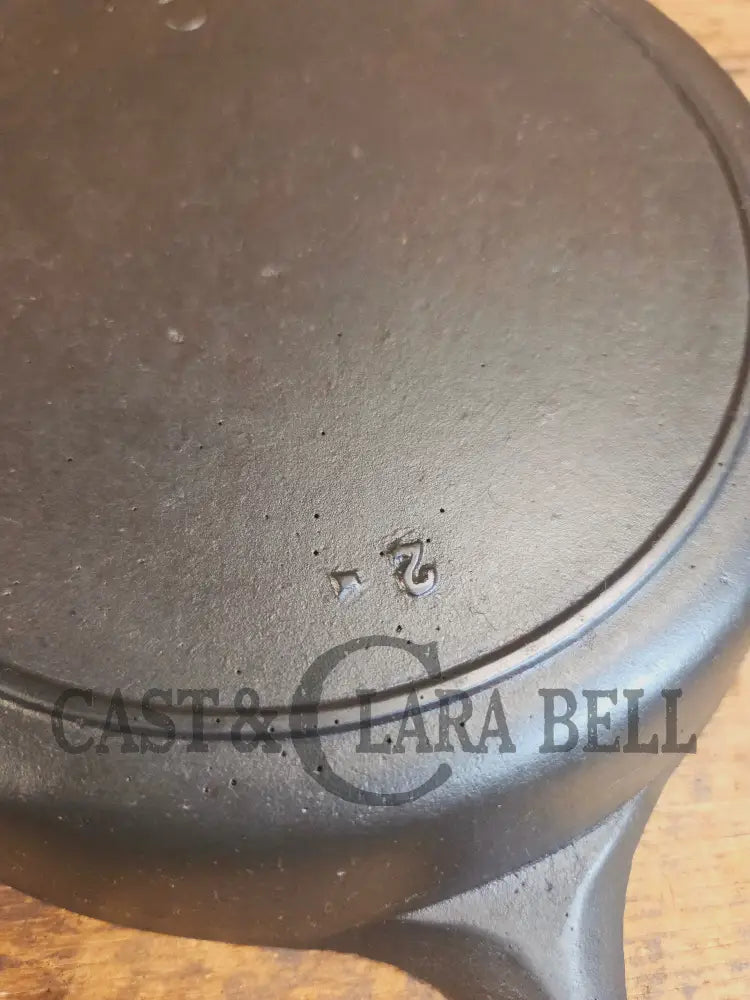 1910βs very early Lodge #6 Cast Iron Skillet with Single Notch and Raised #2 at 6 Oβclock position - Skillet