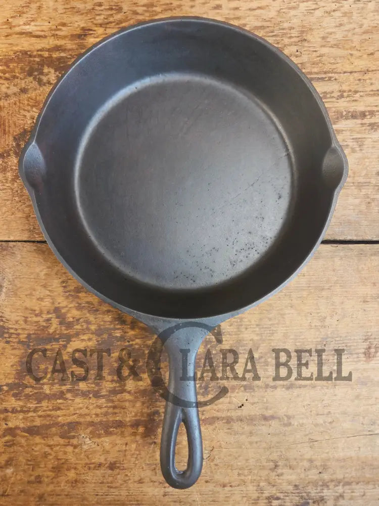 1910βs very early Lodge #6 Cast Iron Skillet with Single Notch and Raised #2 at 6 Oβclock position - Skillet