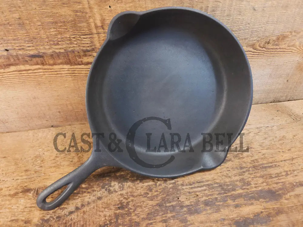 1910’s very early Lodge #6 Cast Iron Skillet with Single Notch and Raised S at 6 O’clock position - Skillet