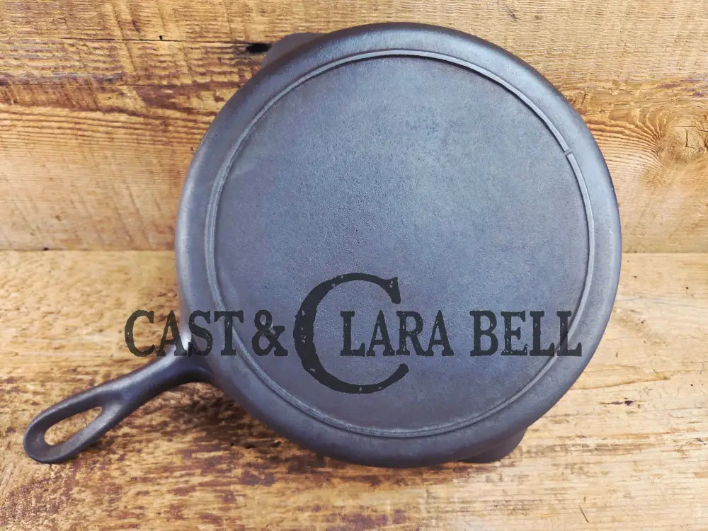 1910’s very early Lodge #8 Cast Iron Skillet with Single Notch and Raised #2 at 6 O’clock position Skillet