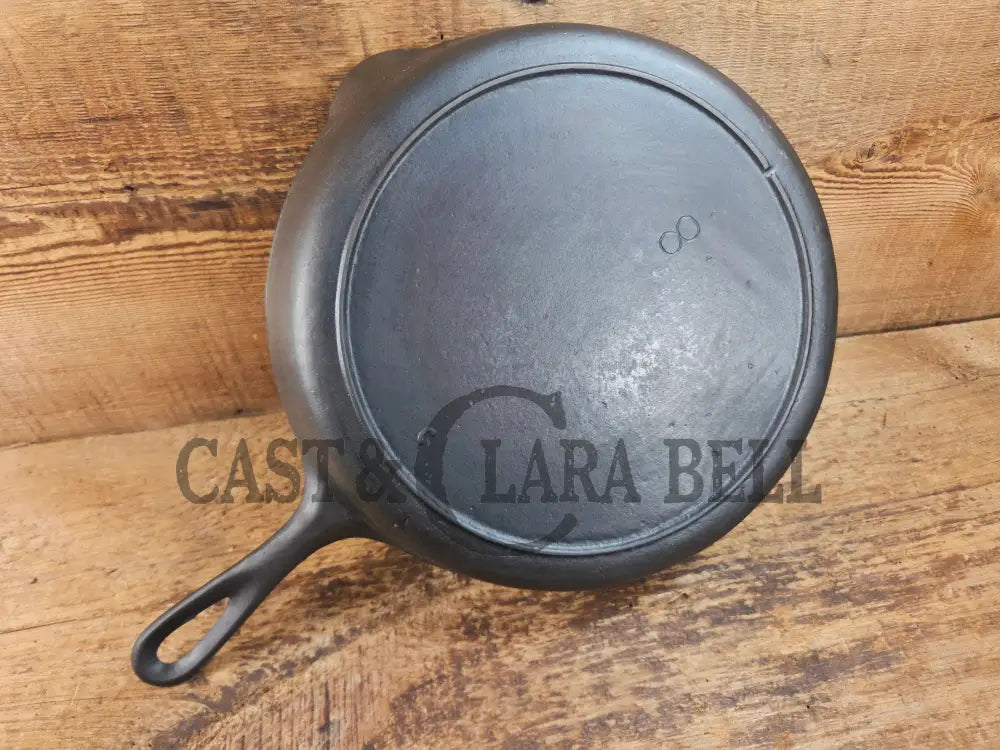 1910βs very early Lodge #8 Cast Iron Skillet with Single Notch and Raised C Skillet