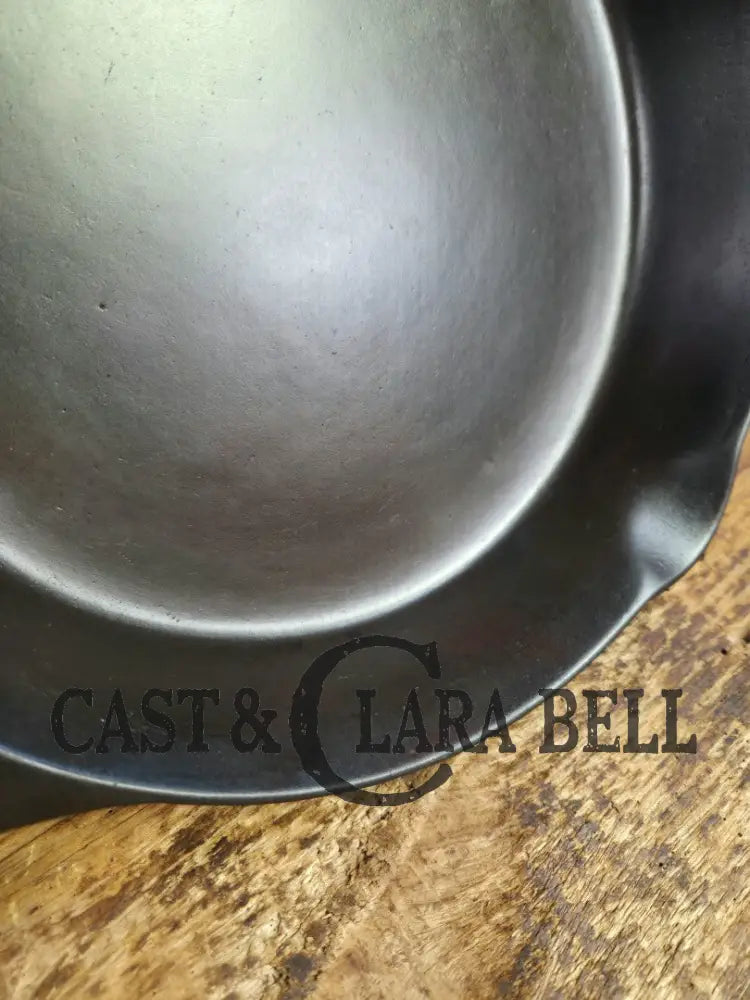 1910’s very early Lodge #8 Cast Iron Skillet with Single Notch and Raised 8 handle! Skillet