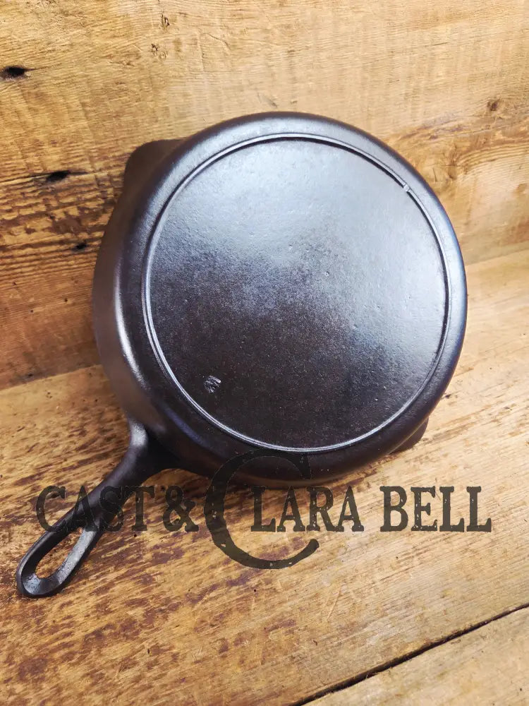 1910’s very early Lodge #8 Cast Iron Skillet with Single Notch and Raised I at 6 O’clock position Skillet