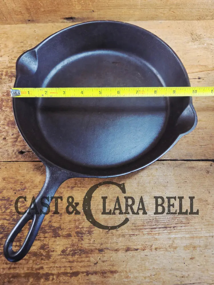 1910’s very early Lodge #8 Cast Iron Skillet with Single Notch and Raised I at 6 O’clock position Skillet