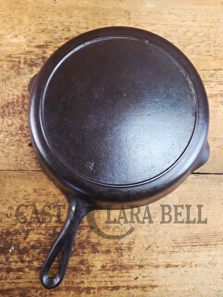 1910’s very early Lodge #8 Cast Iron Skillet with Single Notch and Raised I at 6 O’clock position Skillet