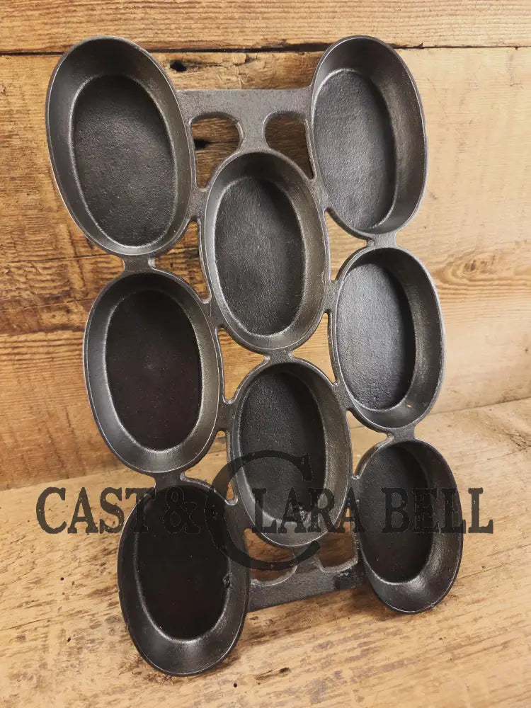 1920’s and gorgeous! Griswold No. 5 #943 p/n Muffin Gem Pan. Open air design makes great cornbread or muffins! Bakeware