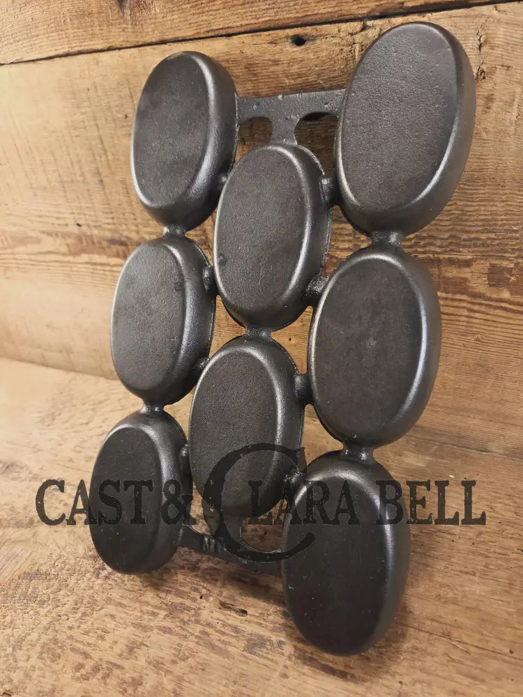 1920’s and gorgeous! Griswold No. 5 #943 p/n Muffin Gem Pan. Open air design makes great cornbread or muffins! Bakeware