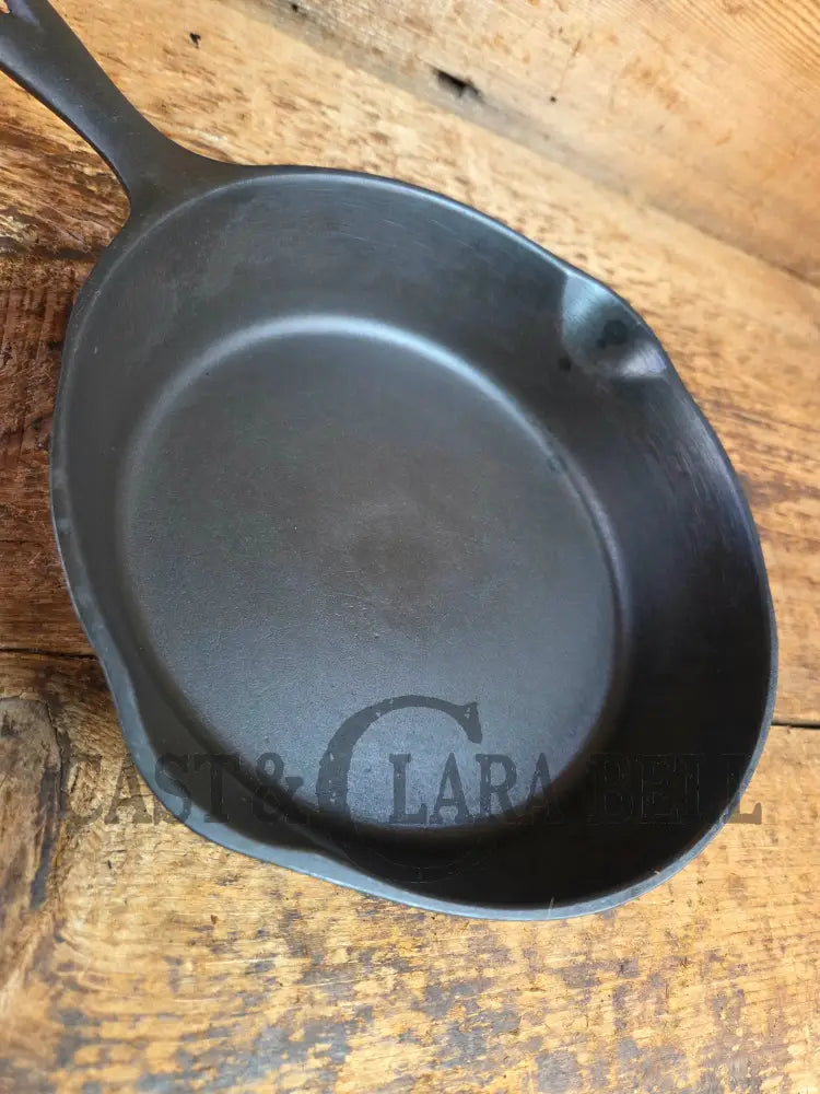 1920βs Chicago Hardware made Favorite Cook Ware #5J Cast Iron Skillet Skillet