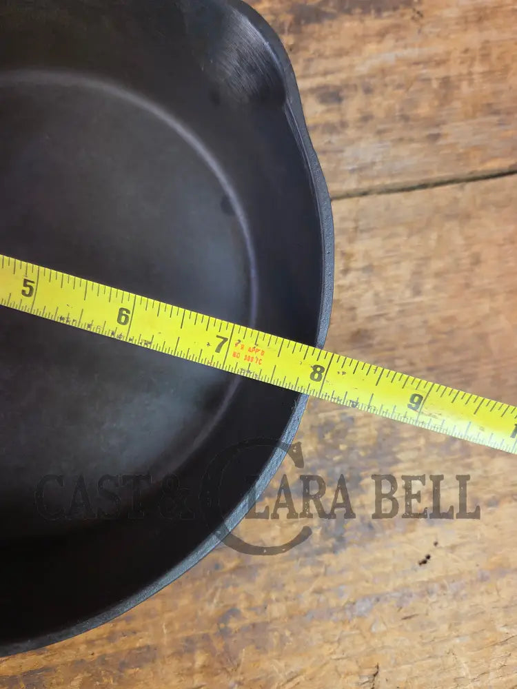 1920βs Chicago Hardware made Favorite Cook Ware #5J Cast Iron Skillet Skillet