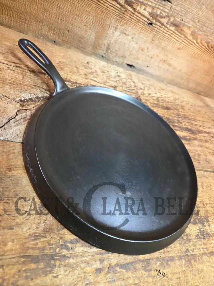 1920’s Favorite Piqua Ware #10 Round Cast Iron Griddle with Smiley Logo Griddle