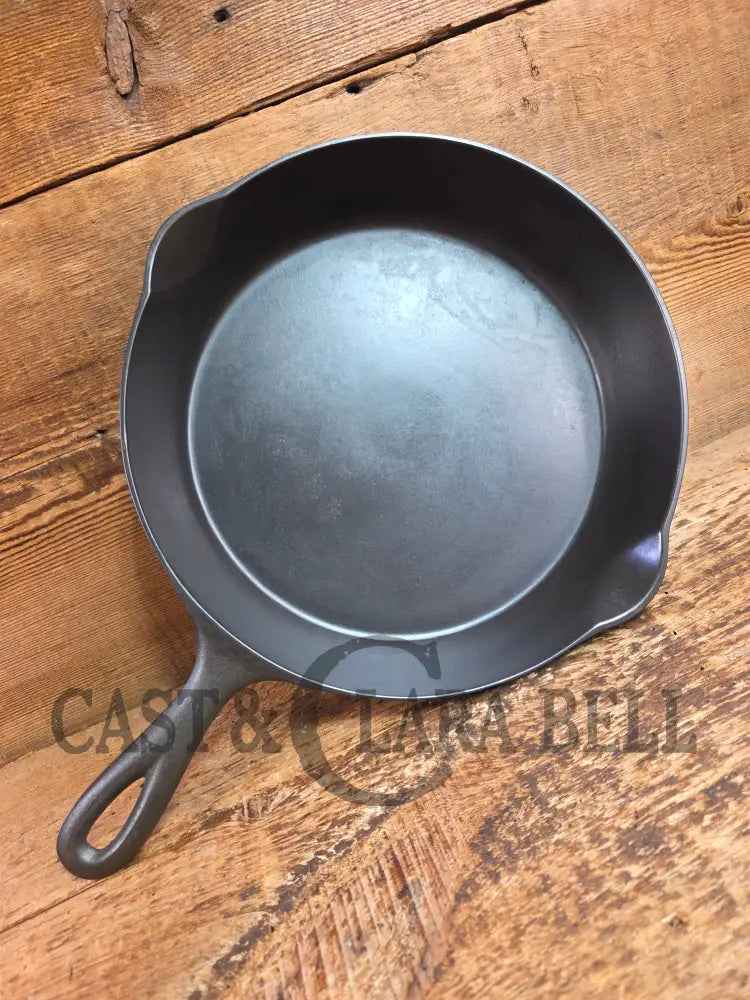 1920βs Favorite Piqua Ware #8 Cast Iron Skillet with Heat Ring and Smiley Logo Skillet