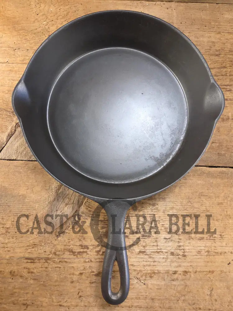1920βs Favorite Piqua Ware #8 Cast Iron Skillet with Heat Ring and Smiley Logo 8B. SC24 Skillet
