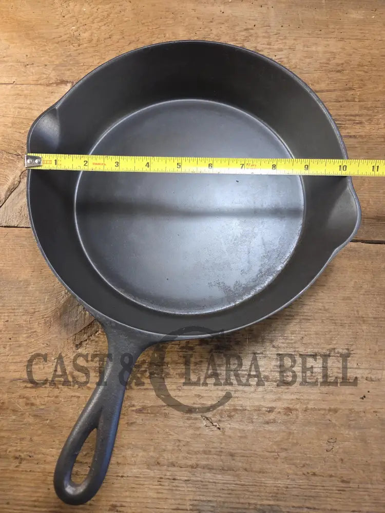 1920βs Favorite Piqua Ware #8 Cast Iron Skillet with Heat Ring and Smiley Logo 8B. SC24 Skillet