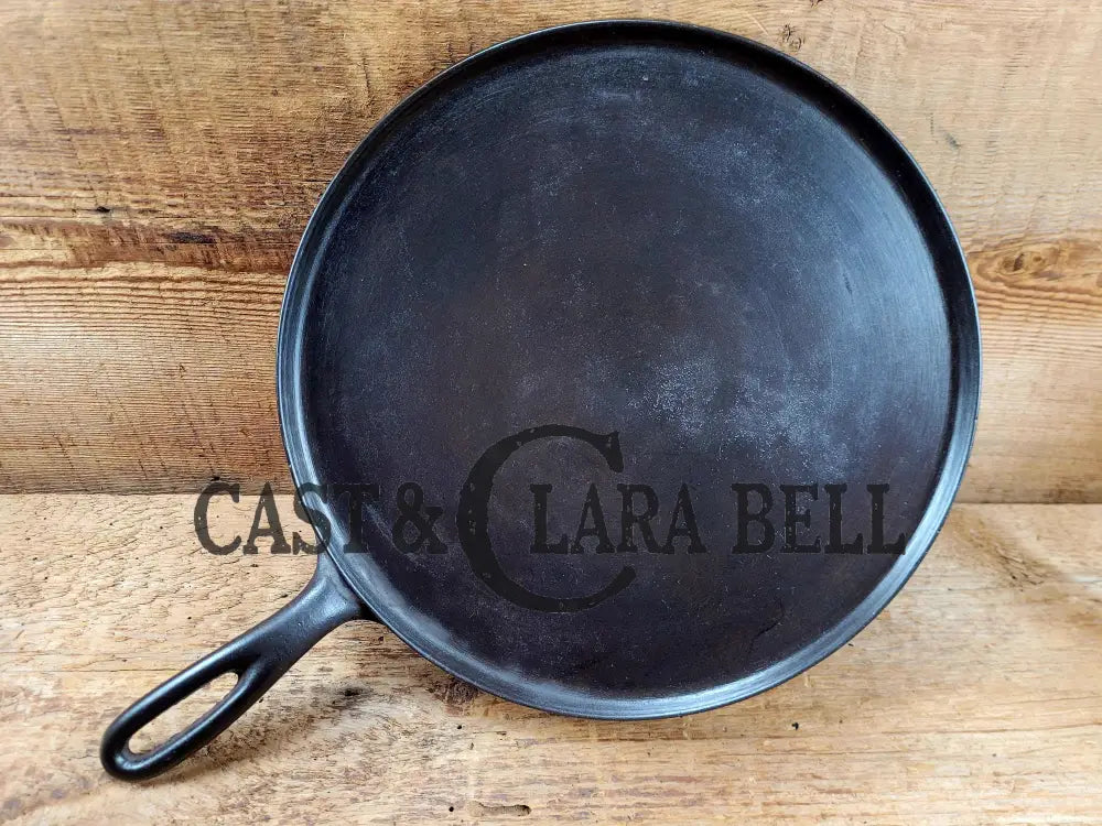 1920’s Favorite Piqua Ware #9 Round Cast Iron Griddle with Smiley Logo 9A. Perfect grilled cheese and pancakes Griddle