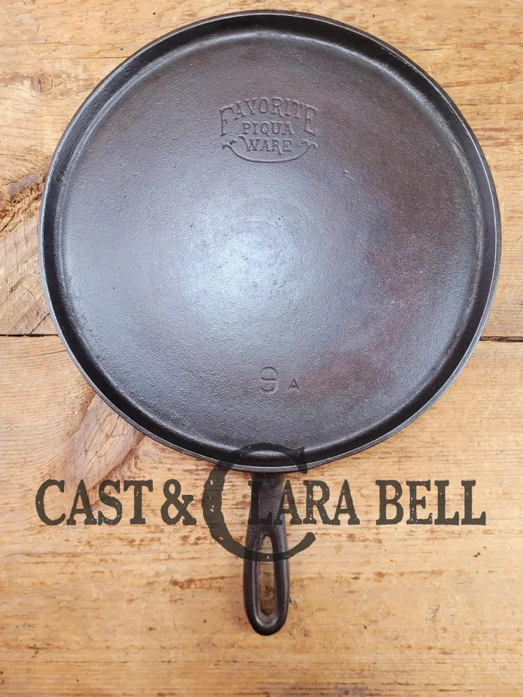 1920’s Favorite Piqua Ware #9 Round Cast Iron Griddle with Smiley Logo 9A. Perfect grilled cheese and pancakes Griddle