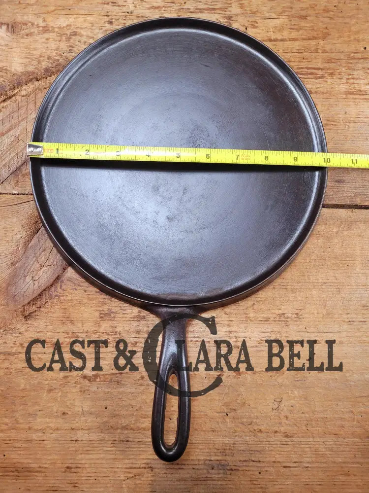 1920’s Favorite Piqua Ware #9 Round Cast Iron Griddle with Smiley Logo 9A. Perfect grilled cheese and pancakes Griddle