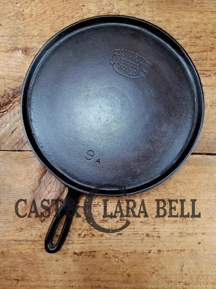 1920’s Favorite Piqua Ware #9 Round Cast Iron Griddle with Smiley Logo 9A. Perfect grilled cheese and pancakes Griddle