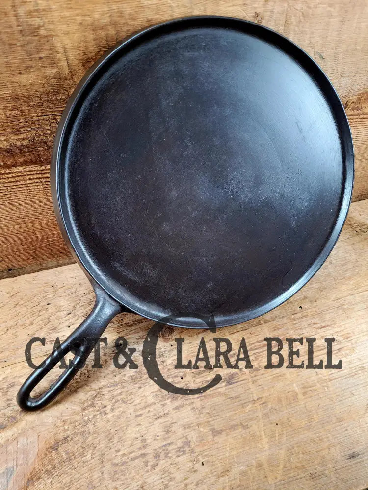 1920’s Favorite Piqua Ware #9 Round Cast Iron Griddle with Smiley Logo 9A. Perfect grilled cheese and pancakes Griddle