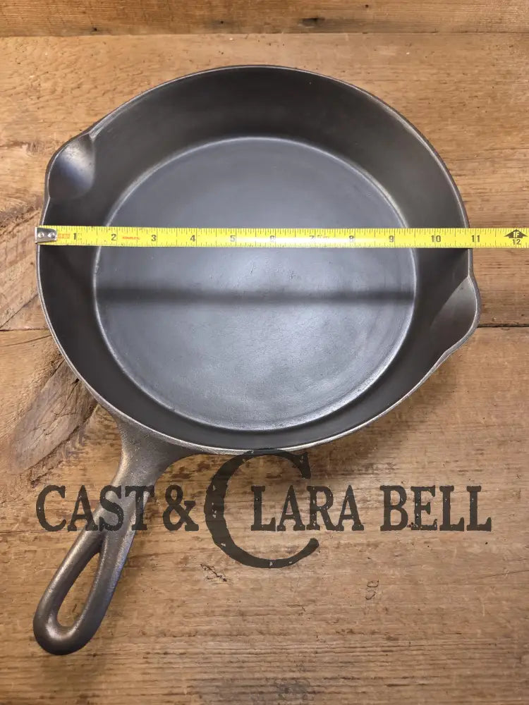 1920’s Favorite Piqua Ware No. 9 B cast iron Skillet with Heat Ring and ’Smiley’ Logo. Gorgeous skillet restored and