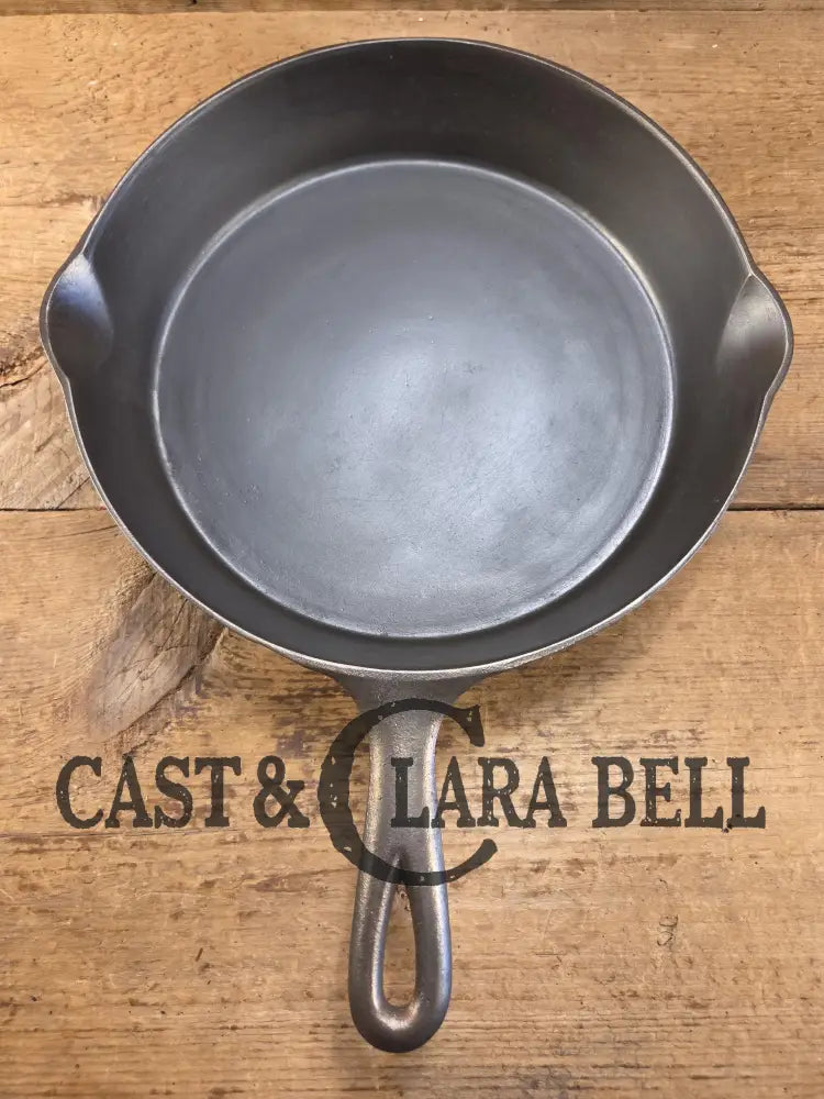 1920’s Favorite Piqua Ware No. 9 B cast iron Skillet with Heat Ring and ’Smiley’ Logo. Gorgeous skillet restored and