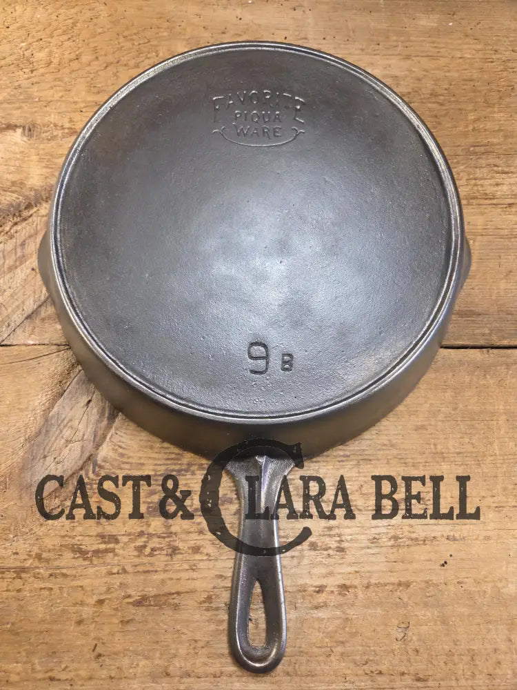 1920’s Favorite Piqua Ware No. 9 B cast iron Skillet with Heat Ring and ’Smiley’ Logo. Gorgeous skillet restored and