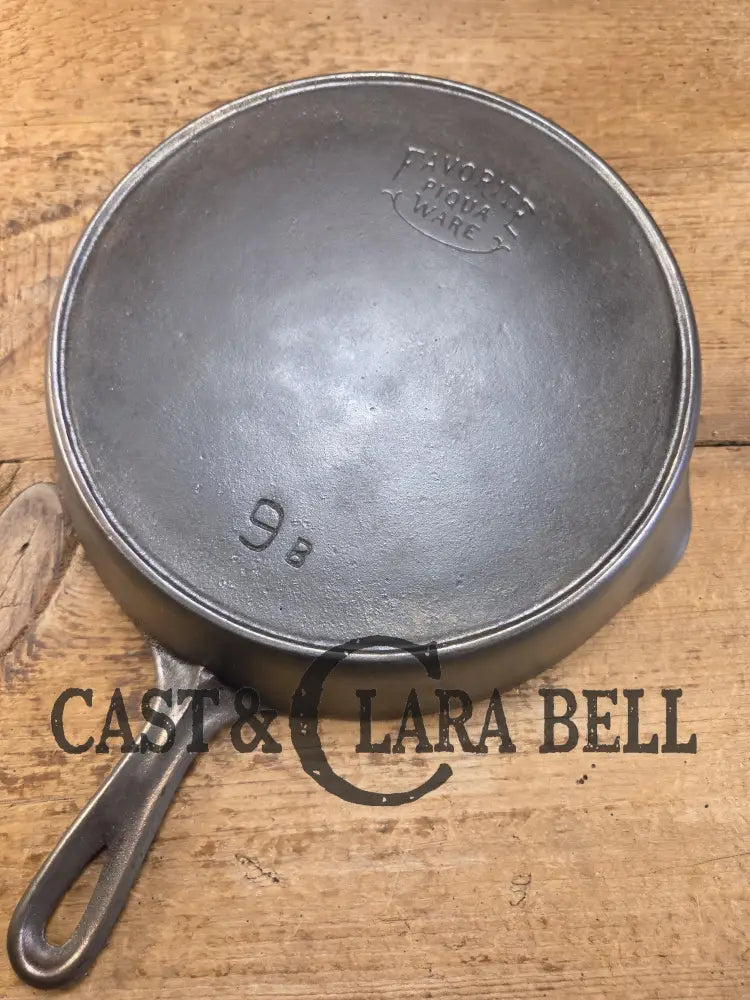 1920’s Favorite Piqua Ware No. 9 B cast iron Skillet with Heat Ring and ’Smiley’ Logo. Gorgeous skillet restored and