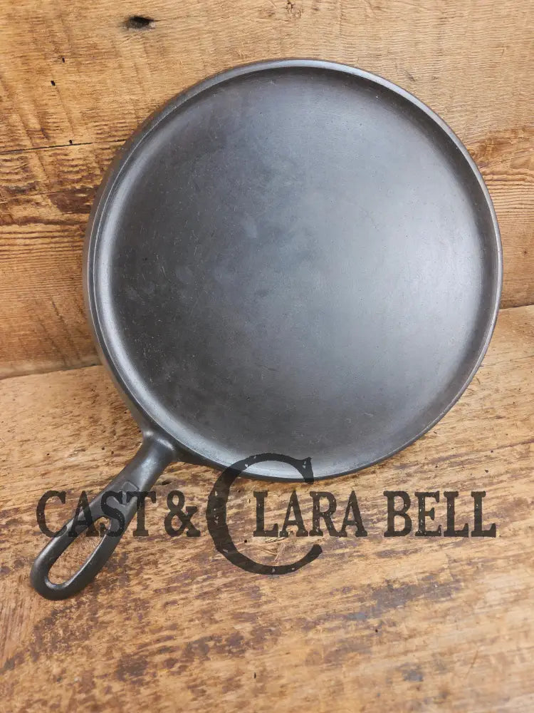1920’s Griswold #8 Round Griddle 608. Collector grade and wonderful daily user! Griddle