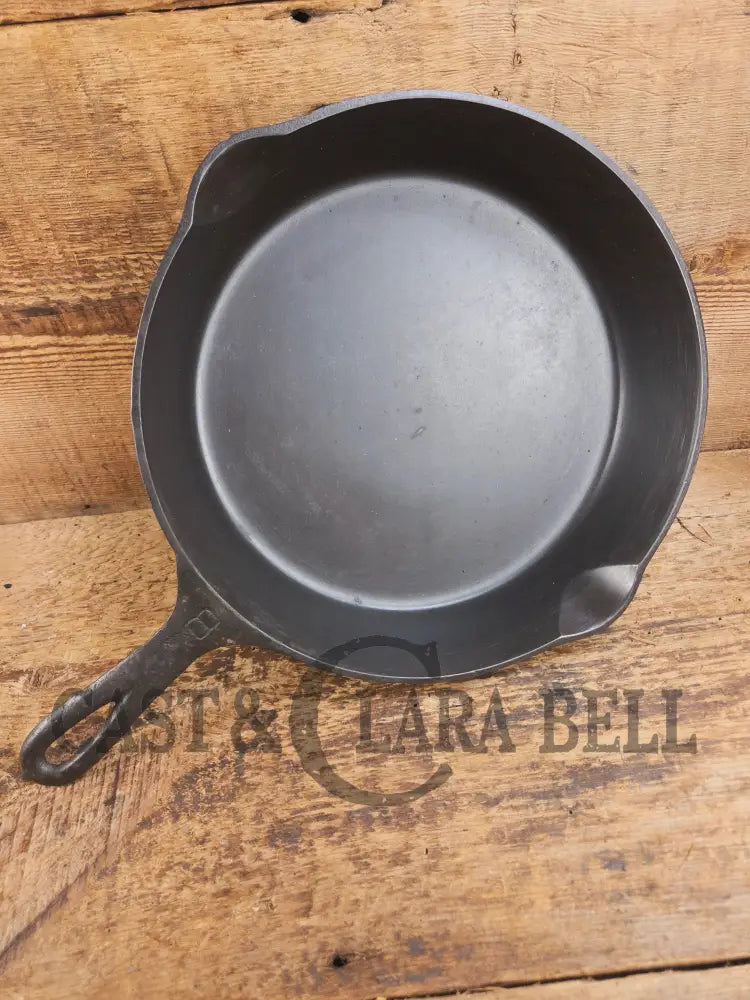 1920βs Griswold #8 Skillet with Large Block Logo and Smooth Bottom 704 F Skillet