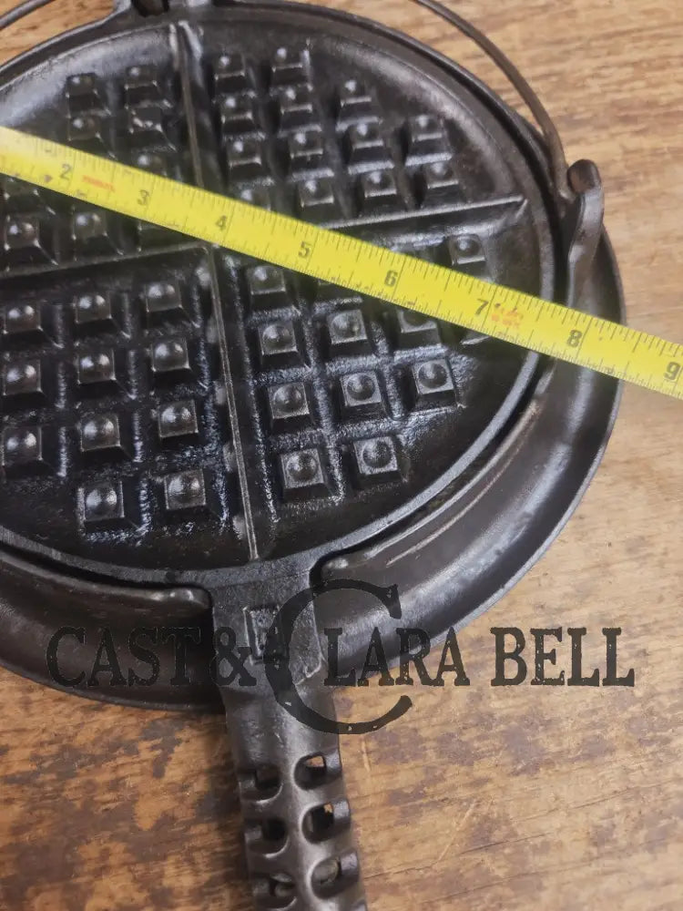 1920’s Griswold No. 8 Waffle Iron (314/315) with low (913) bailed base. Makes crispy waffles! Waffle Iron