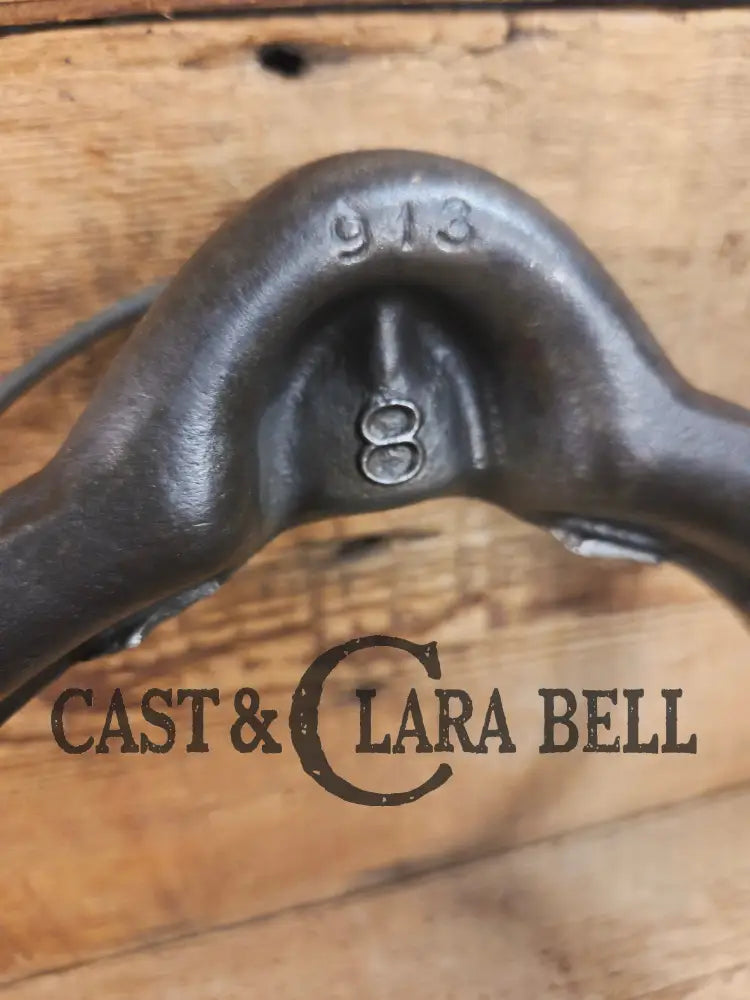 1920’s Griswold No. 8 Waffle Iron (314/315) with low (913) bailed base. Makes crispy waffles! Waffle Iron