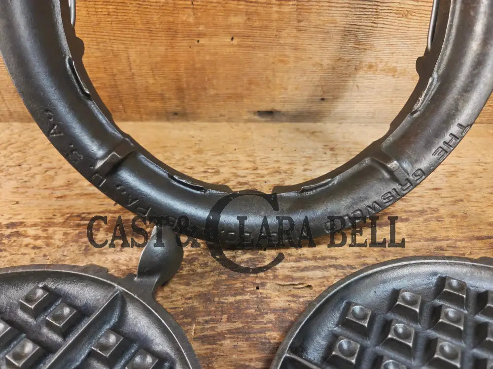 1920’s Griswold No. 8 Waffle Iron (314/315) with low (913) bailed base. Makes crispy waffles! Waffle Iron