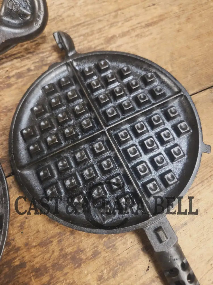 1920’s Griswold No. 8 Waffle Iron (314/315) with low (913) bailed base. Makes crispy waffles! Waffle Iron